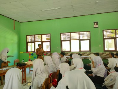 Pemberian Materi MPLS dari Kepala SMAN GULIP