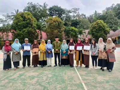 Pembagian Raport dan Juara Class Meeting