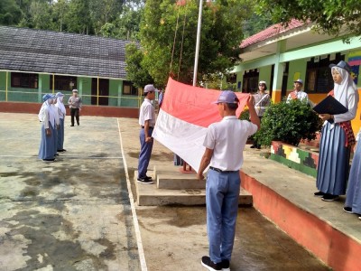Pengibaran Bendera Merah Putih