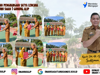 Penyerahan Penghargaan Satyalancana kepada dewan guru 
