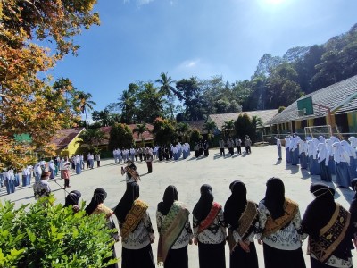 Upacara Peringatan Hari Guru Nasional dan HUT PGRI Ke 76